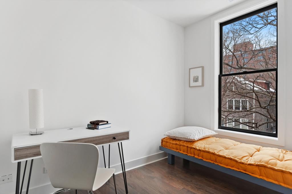 2750 N Kenmore Avenue # 2F