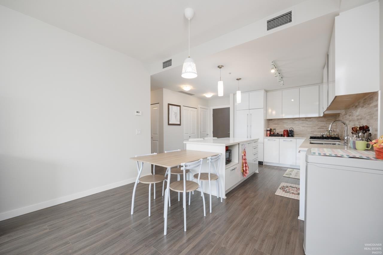 319-9551 Alexandra Rd