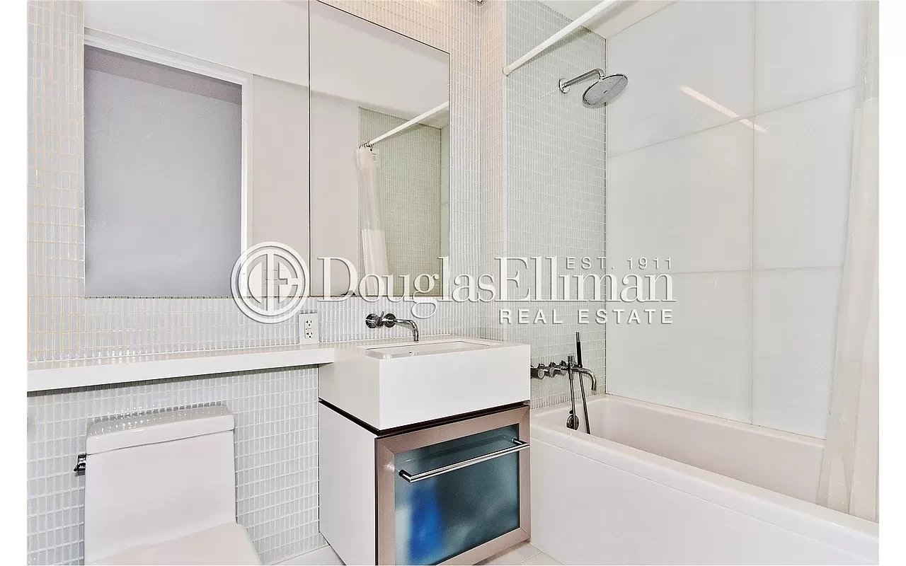 400 East 67th Street Unit: 20C