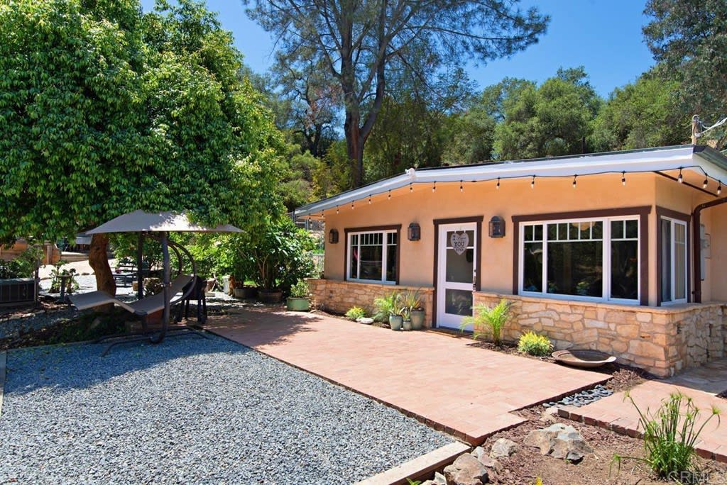 1027 S Live Oak Park Dr