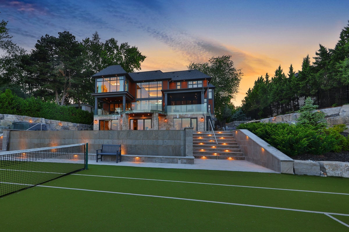 Summer-Ready Homes: Entertain in Style With These Seasonal Gems