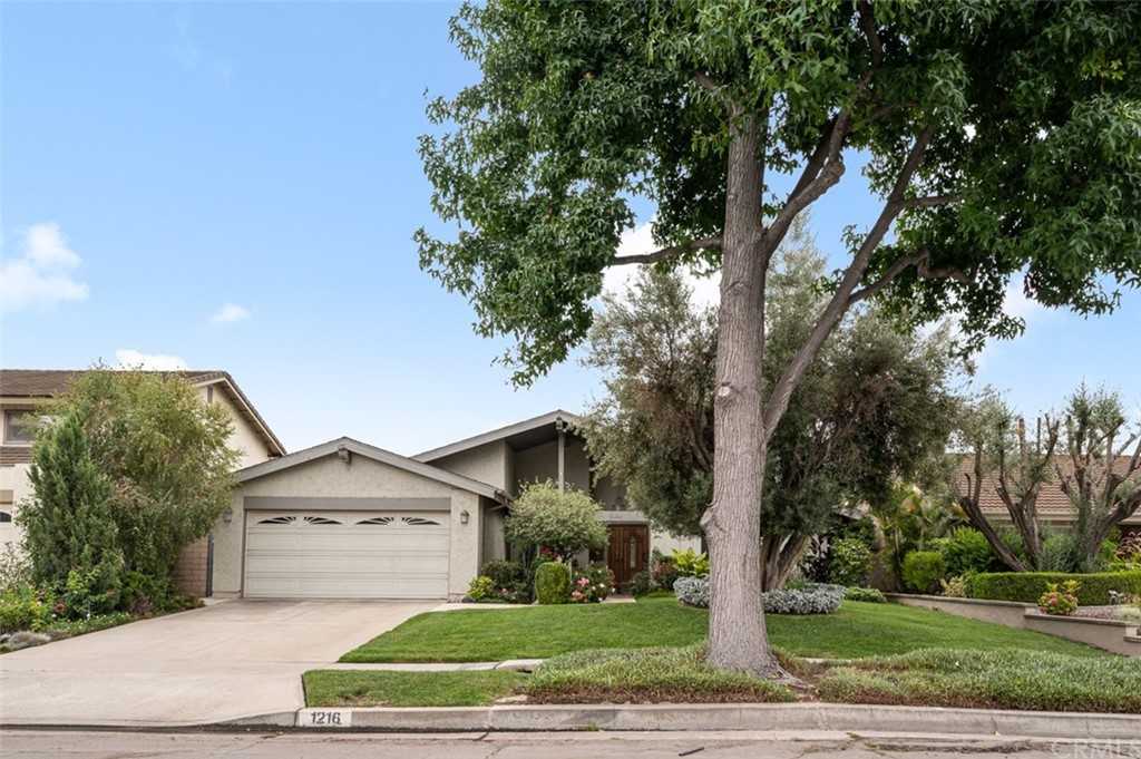 1216 Nutwood Avenue