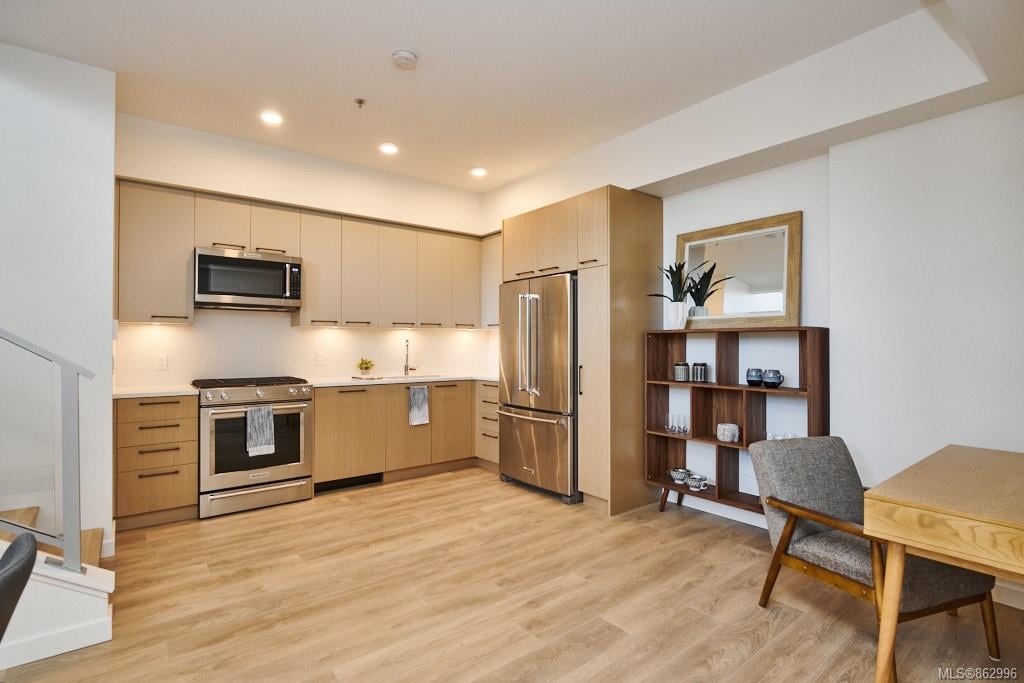 103-9775 Fourth St, Sidney
