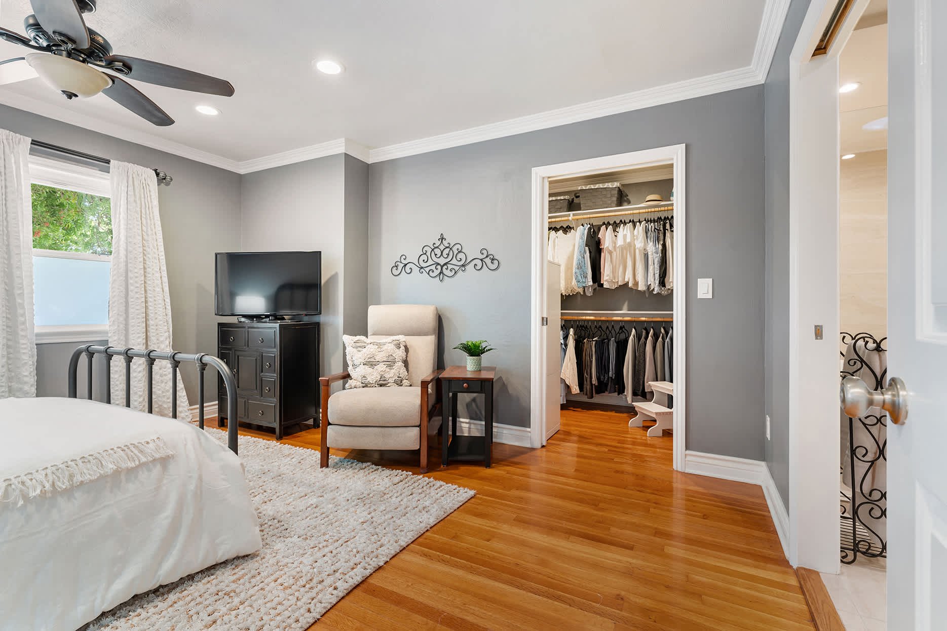 4001 W Clark Avenue, Burbank