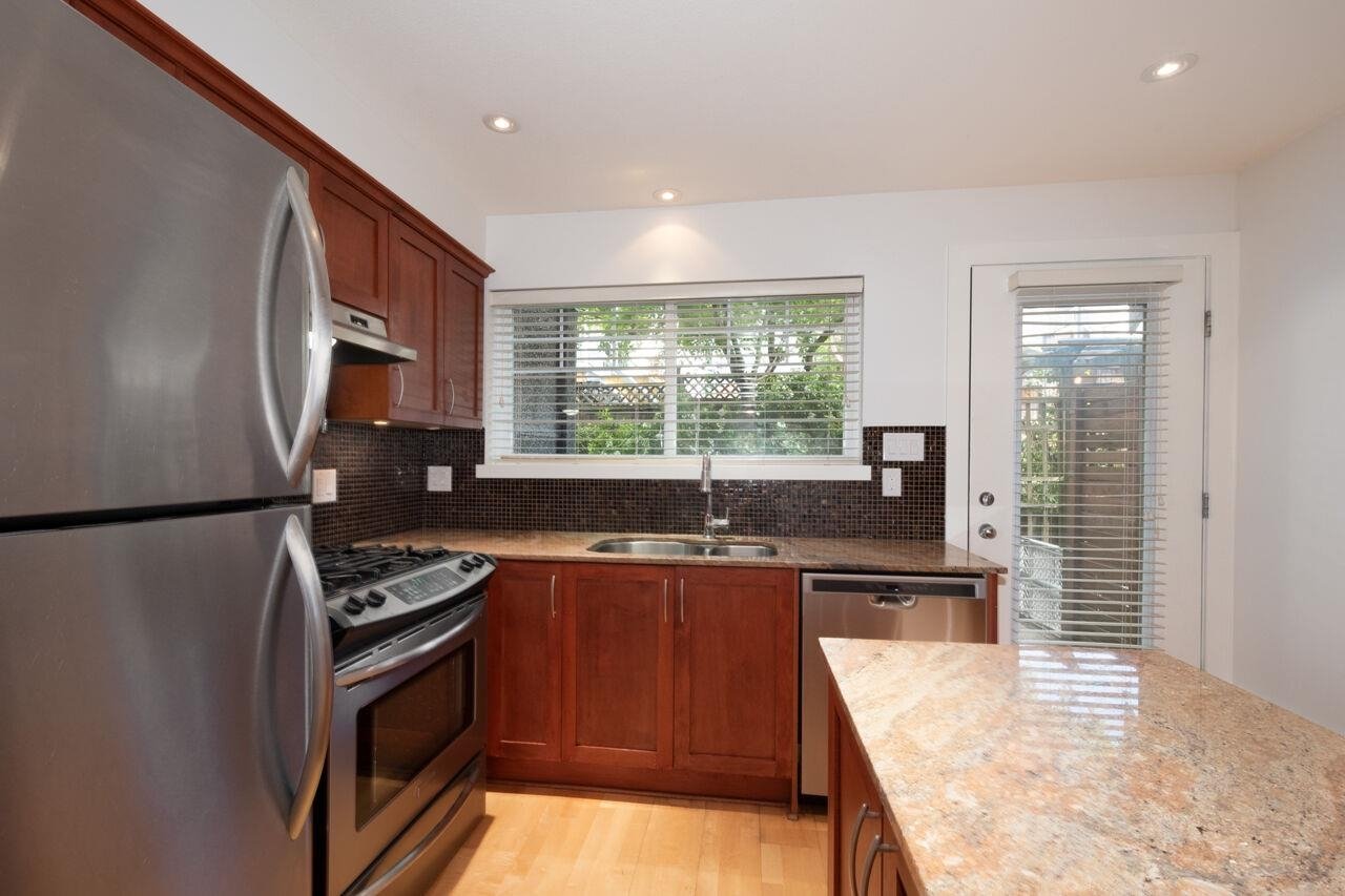 7-1642 E Georgia St