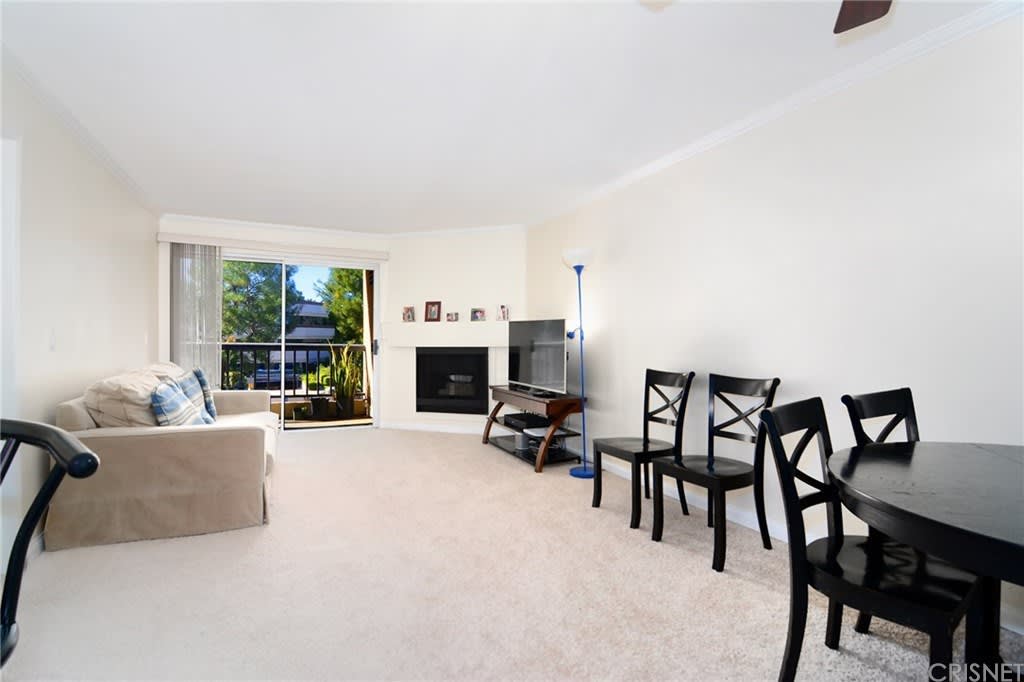 5540 Owensmouth Avenue Unit 221