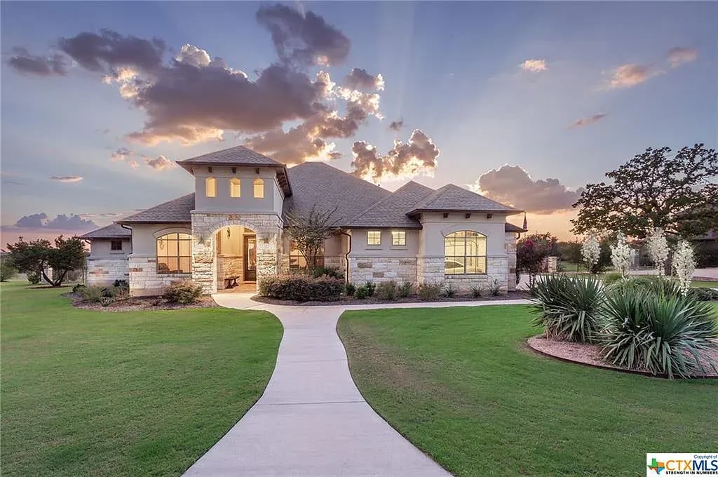 309 Escondido Dr