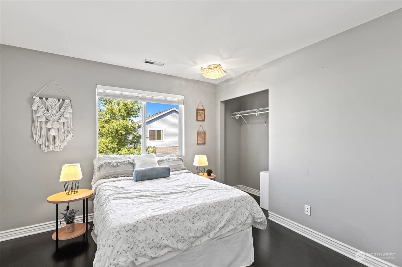 2728 84th Dr NE