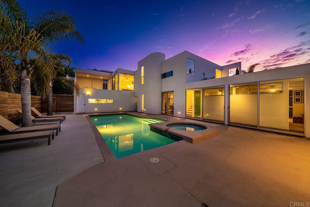2712 La Costa Avenue