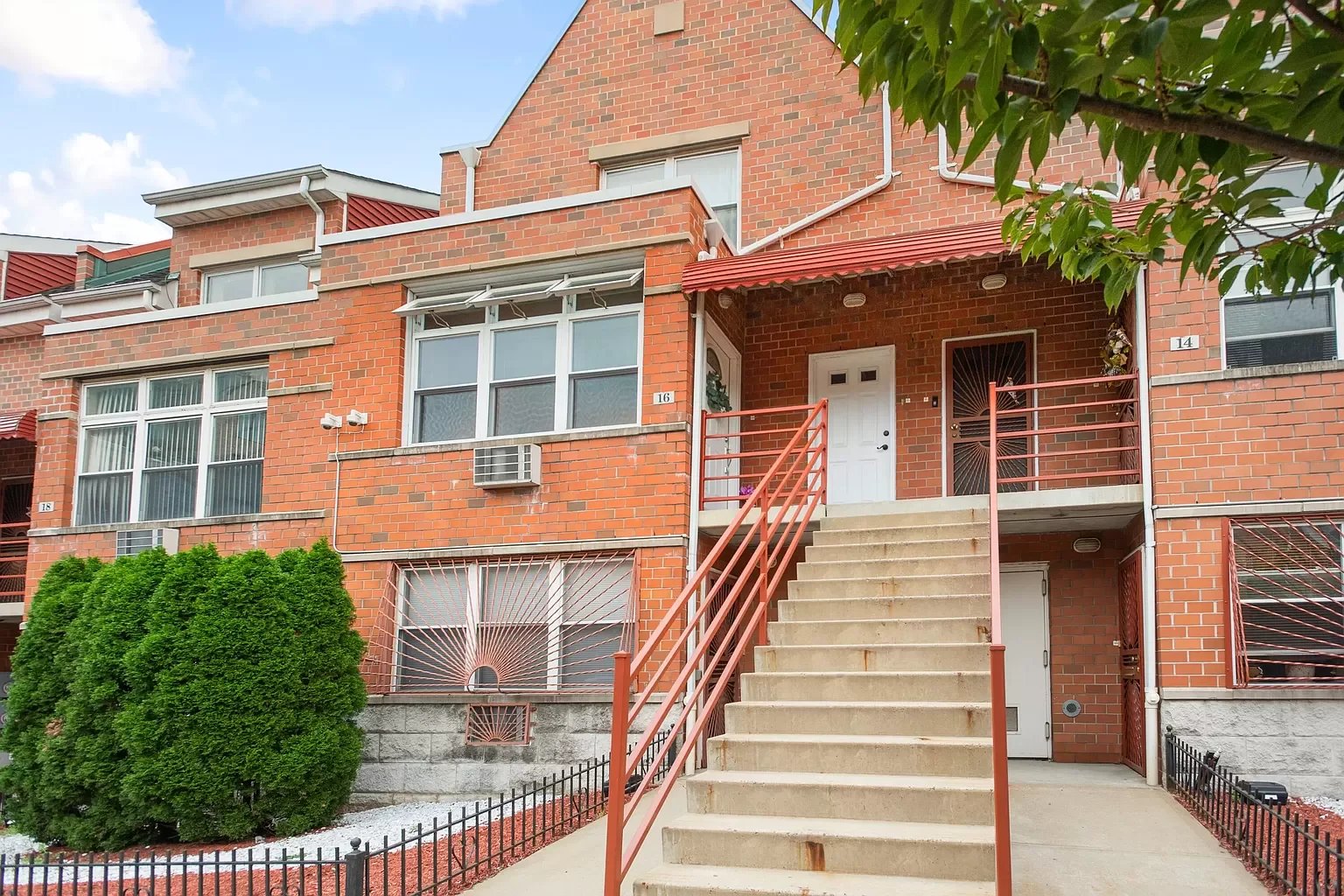 6 Renaissance Ct, #16B