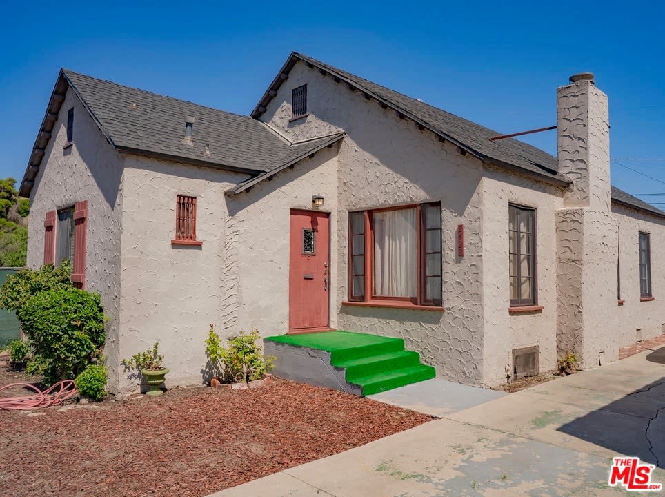 2422 South West View St