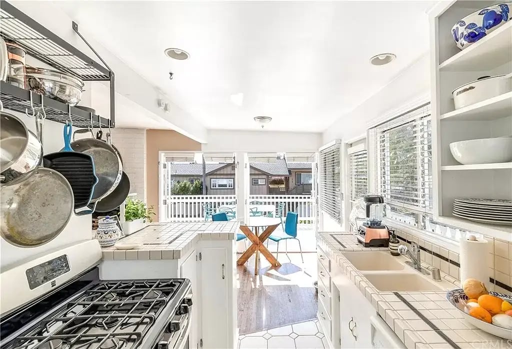 601 Jasmine Ave