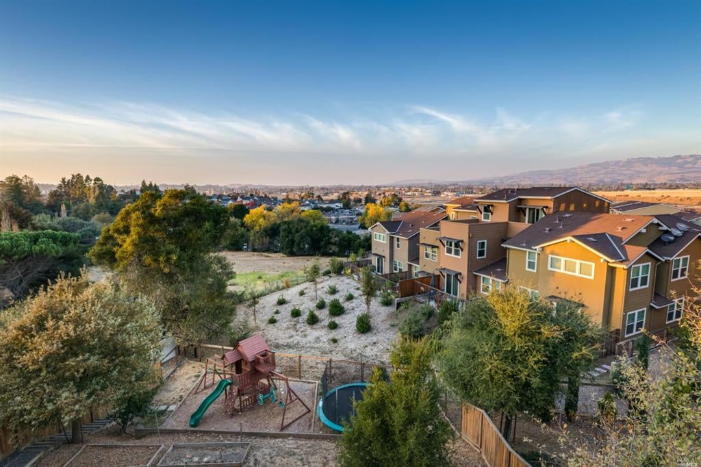 221 Jacquelyn Ln