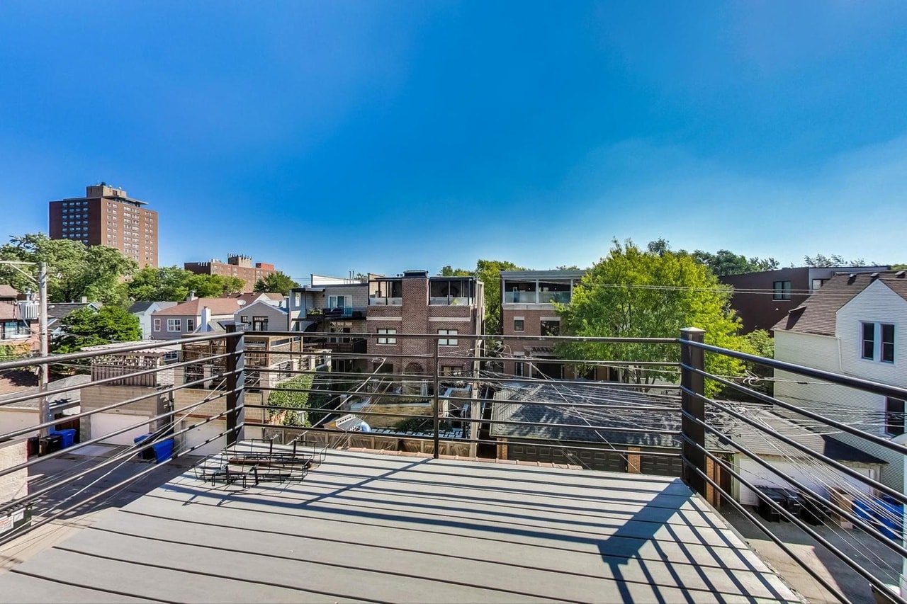 3839 N Southport