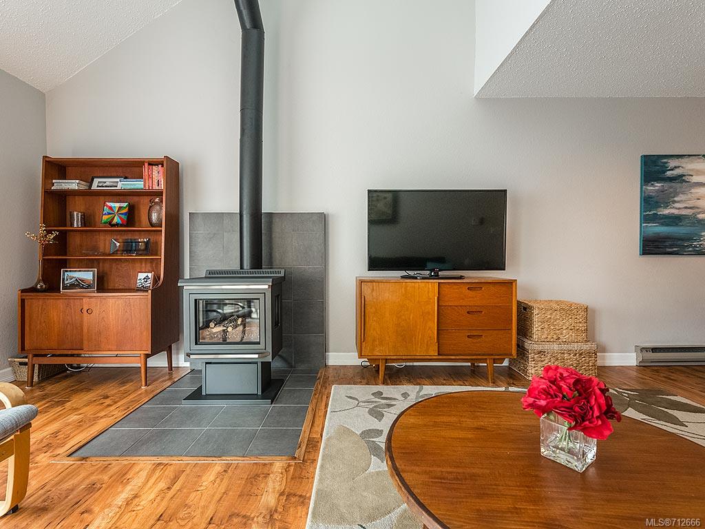 2306 Fernwood Rd, Victoria