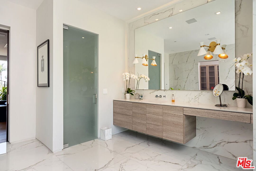 Luxe Luminous