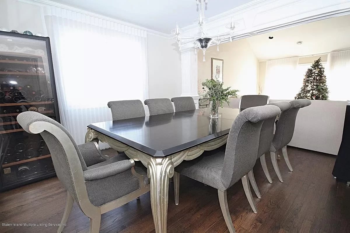 153 W Cedarview Ave