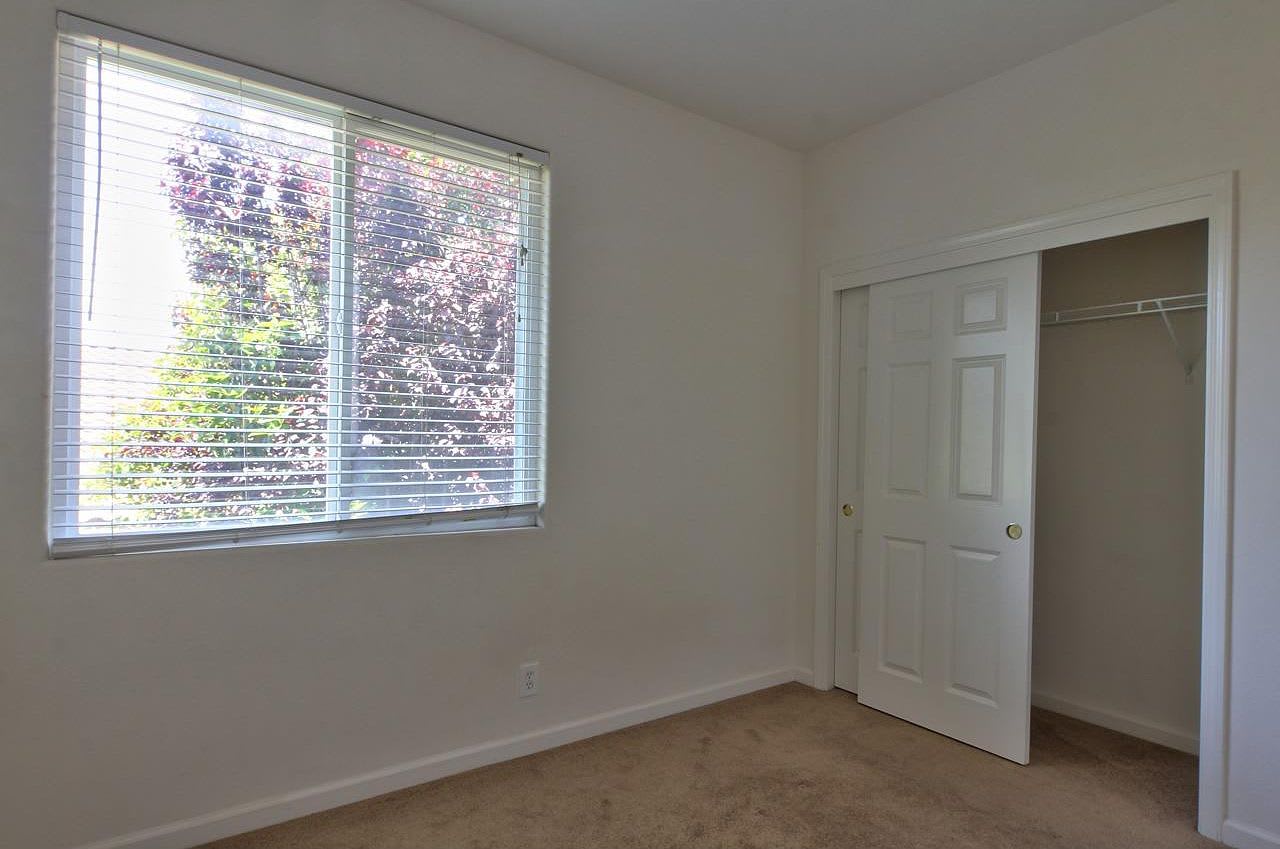 13 Wimbledon Cir