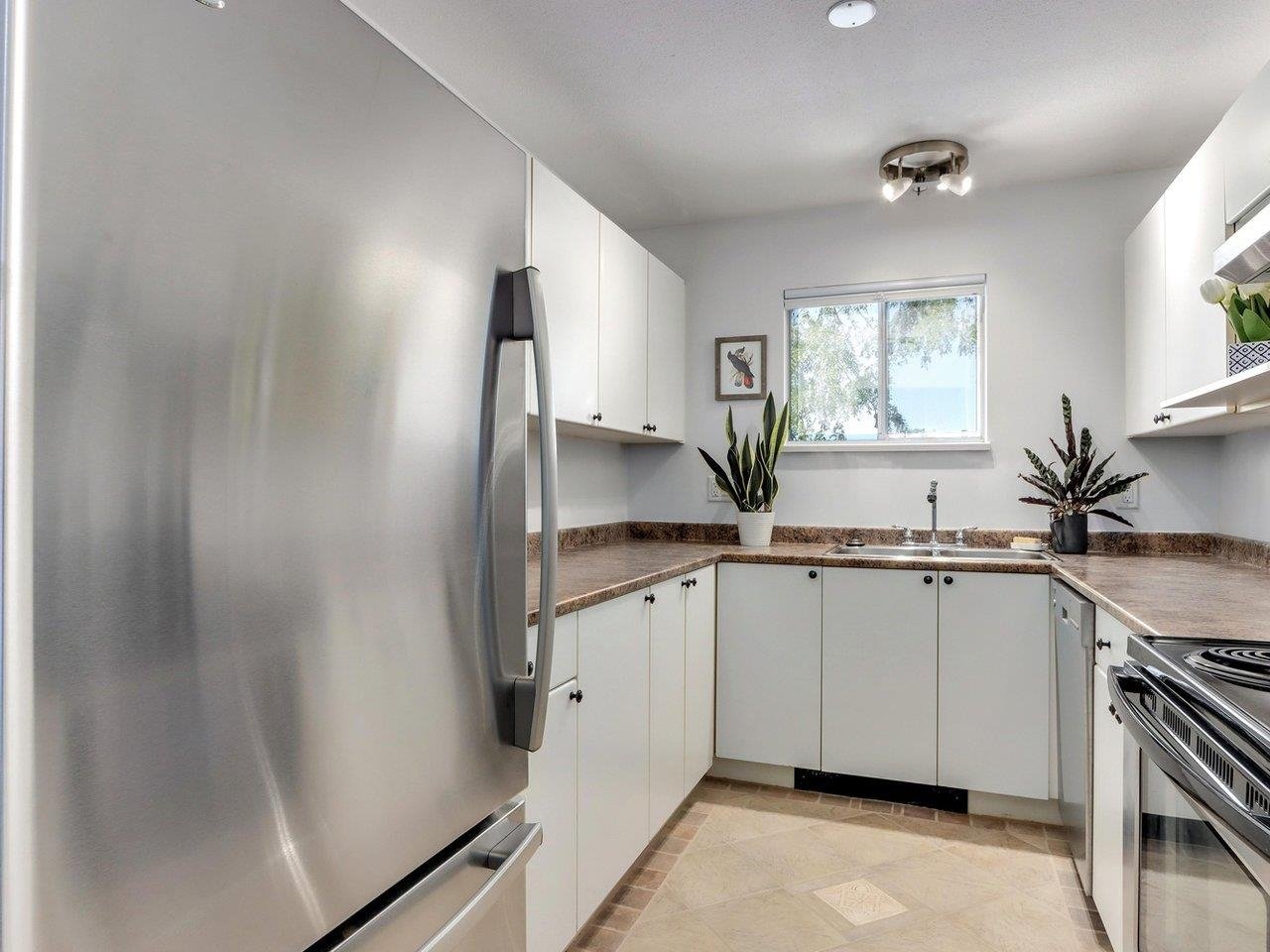 401-1610 E 5th Ave