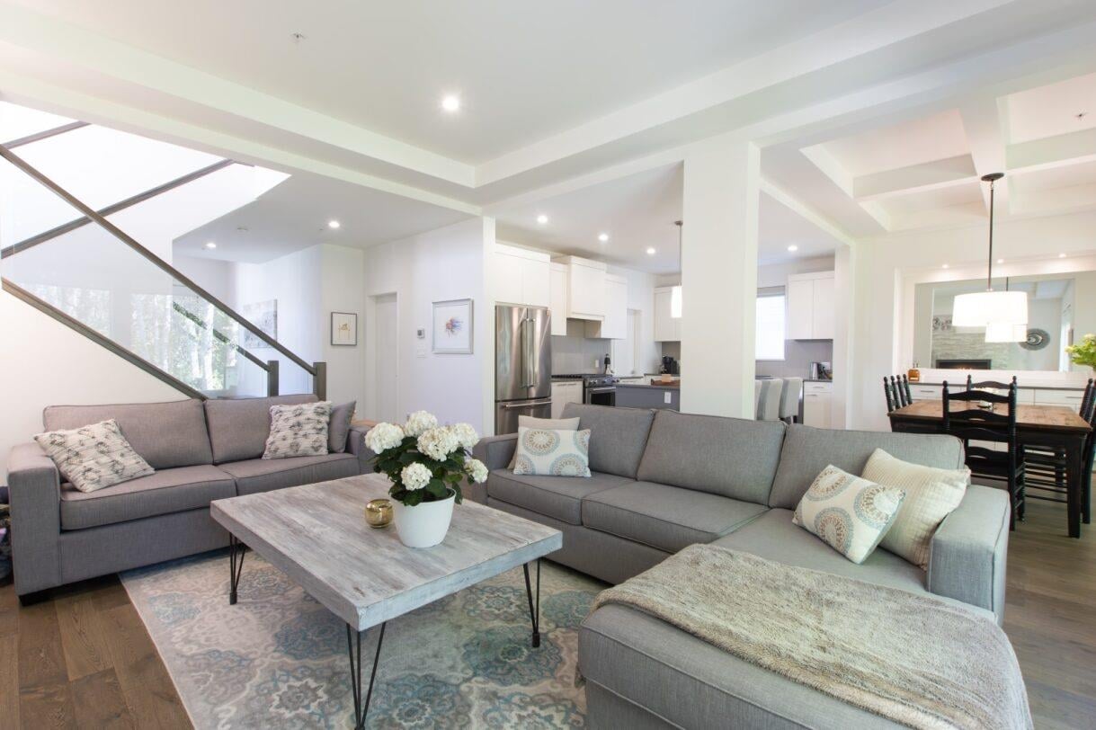 39253 Falcon Cres