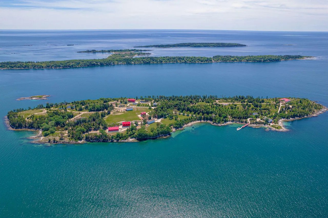 Hope Island Featured in “Tatler” List of Private Islands on the Market