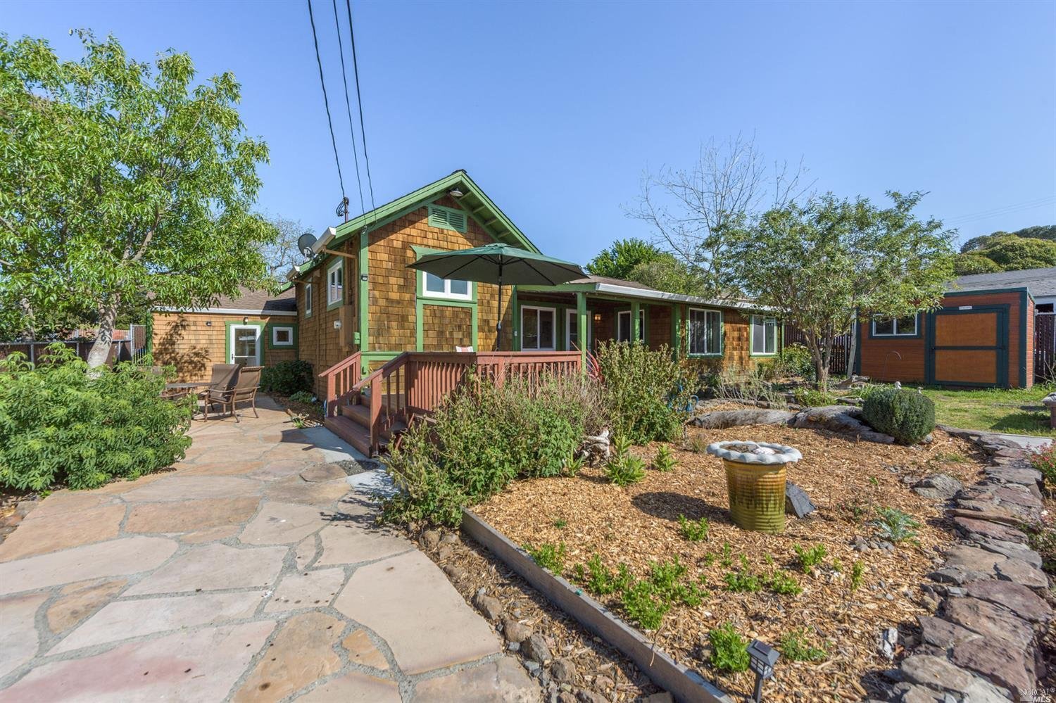 236 Cleveland Ln