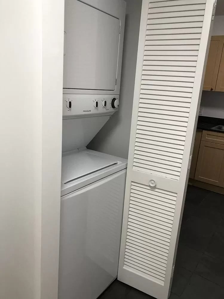 308 E 38th, #3F