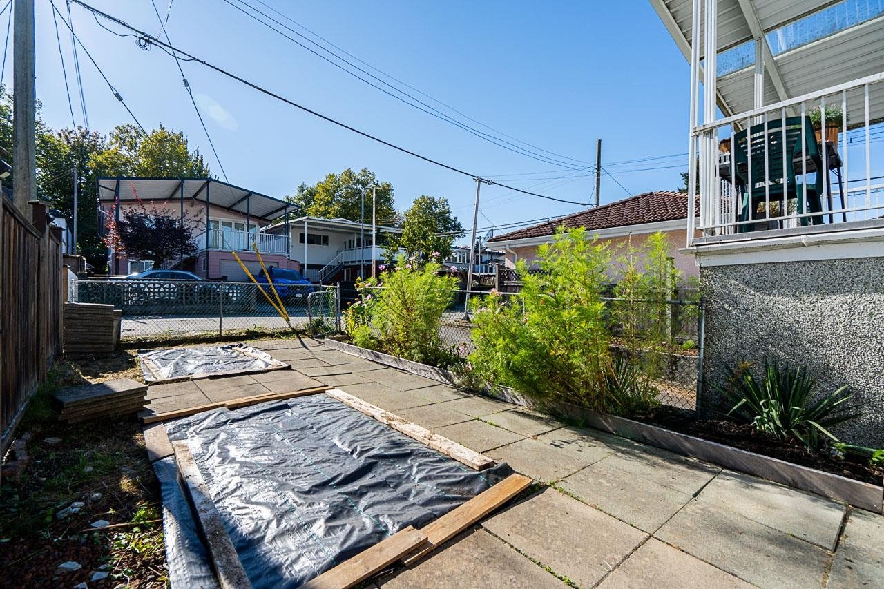 3030 E 24th Ave