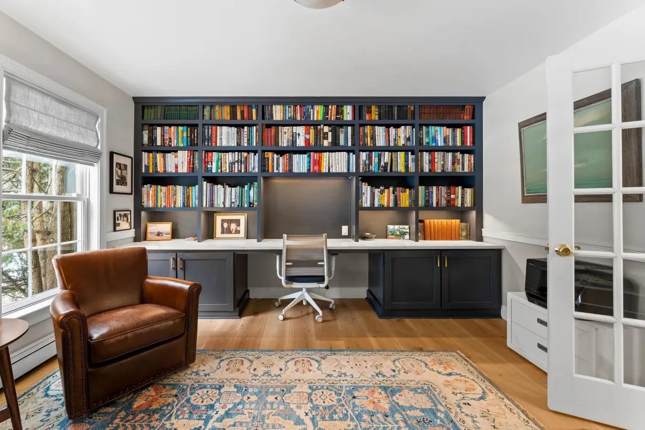 Inspiring Workspaces: Beautiful Home Offices & Libraries