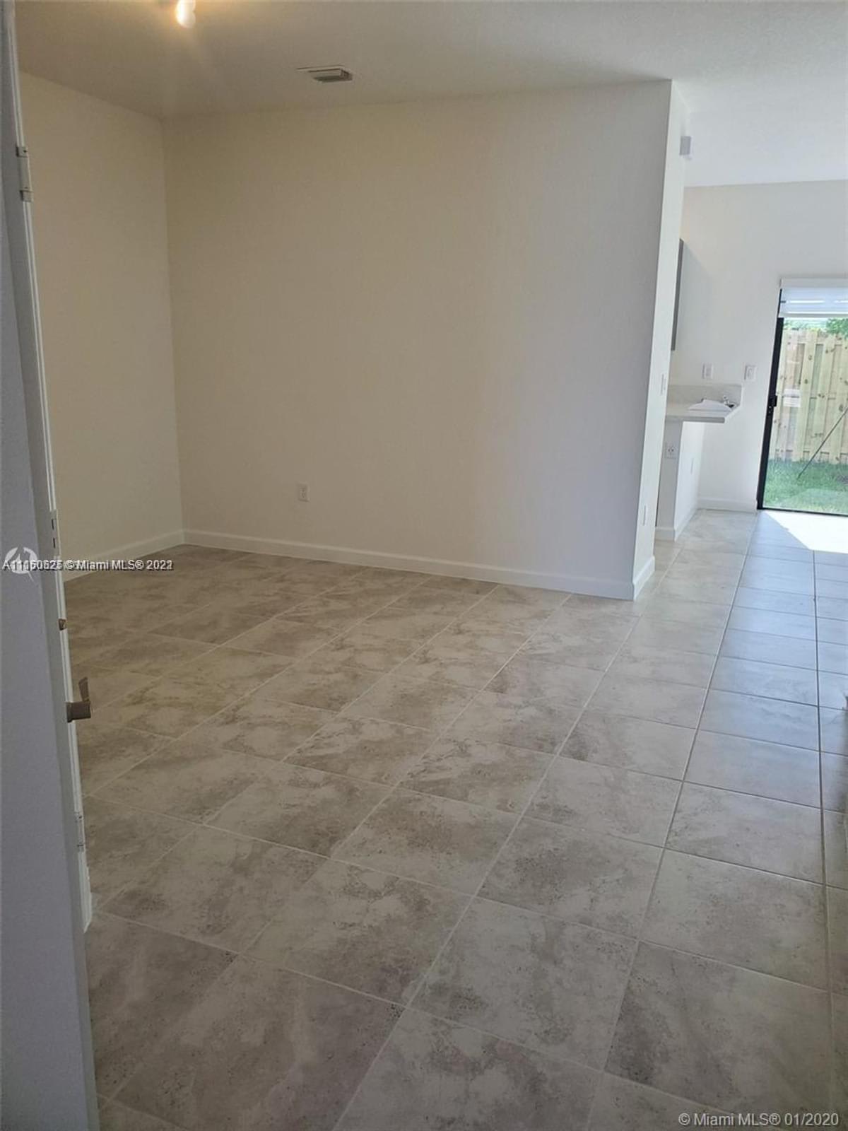 11318 SW 254th Ter