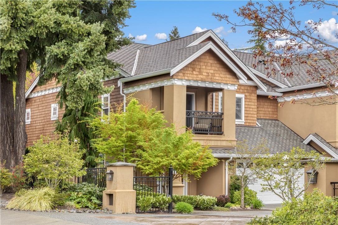 524 99th Ave NE