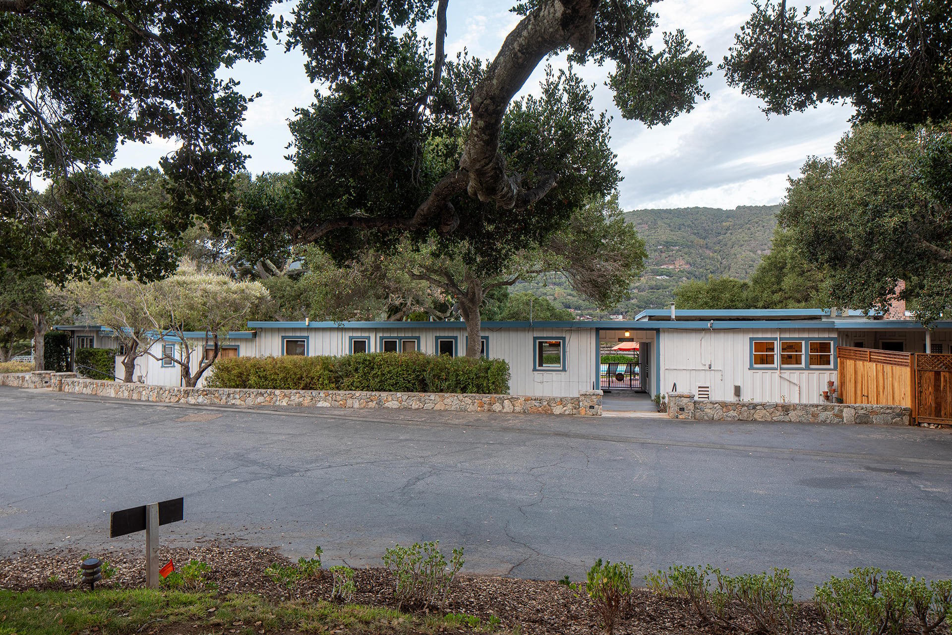 Blue Sky Lodge - Carmel Valley Village
