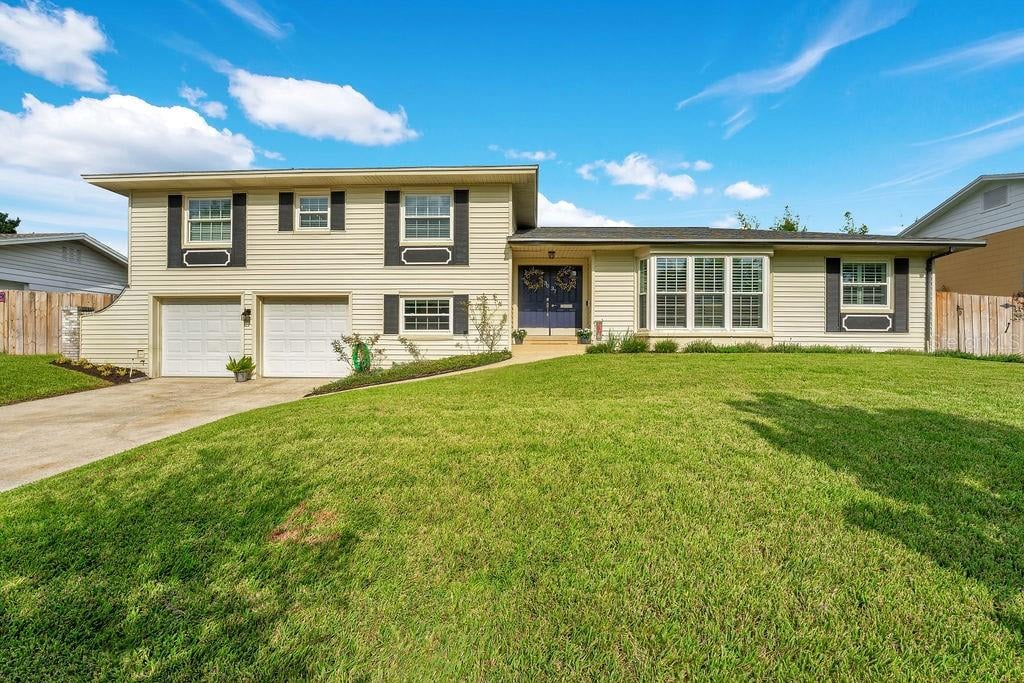 3037 Bay Tree Dr