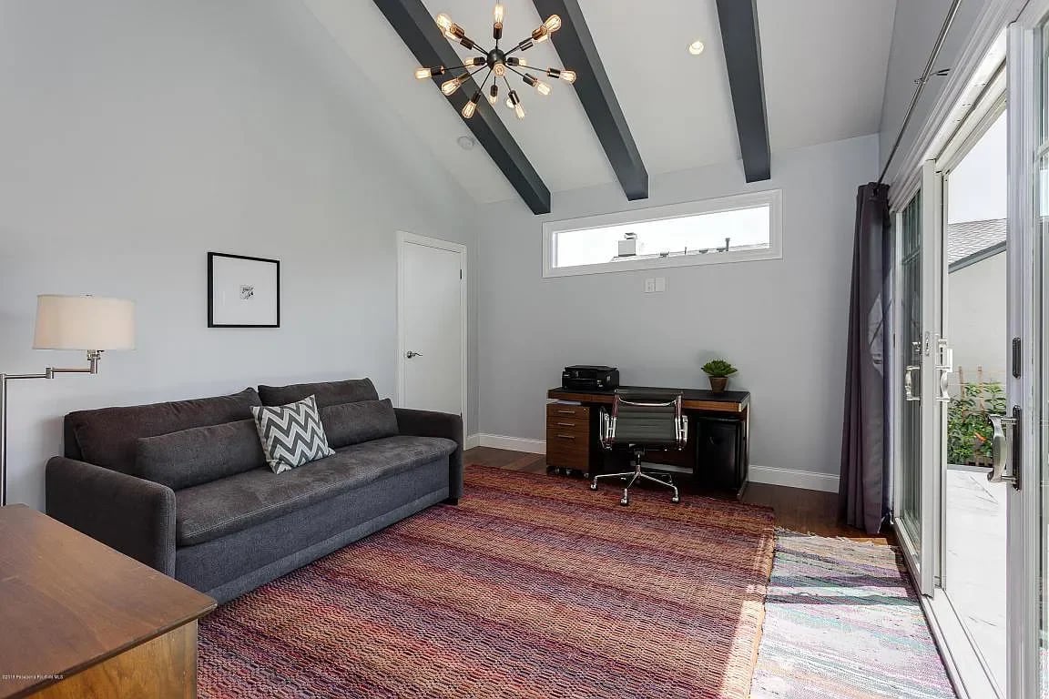 1907 La Fremontia St