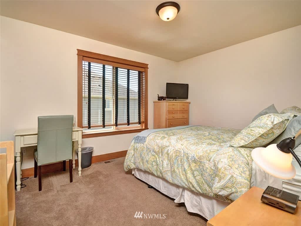 509 NW 195th St