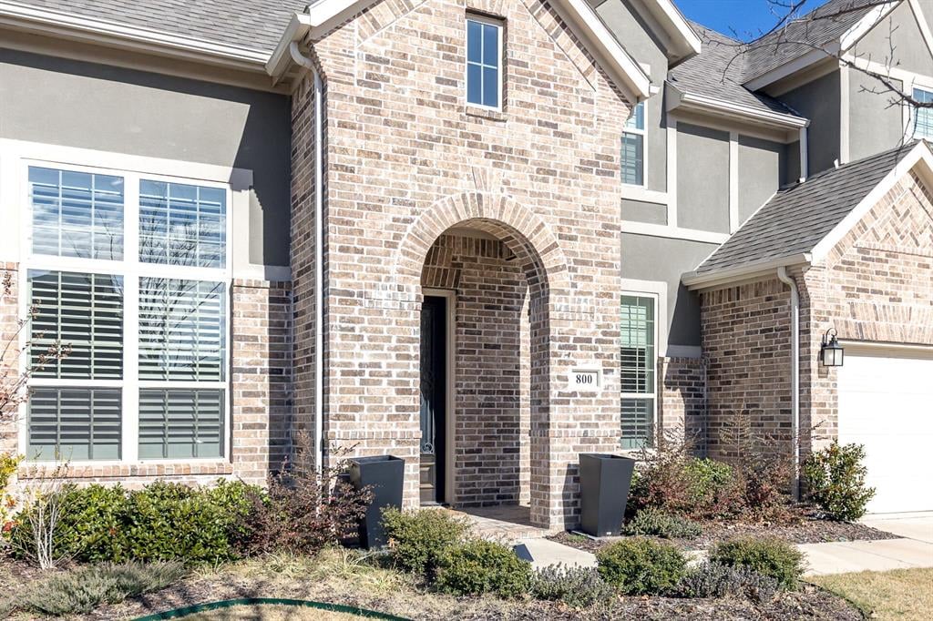 800 Neches River Dr