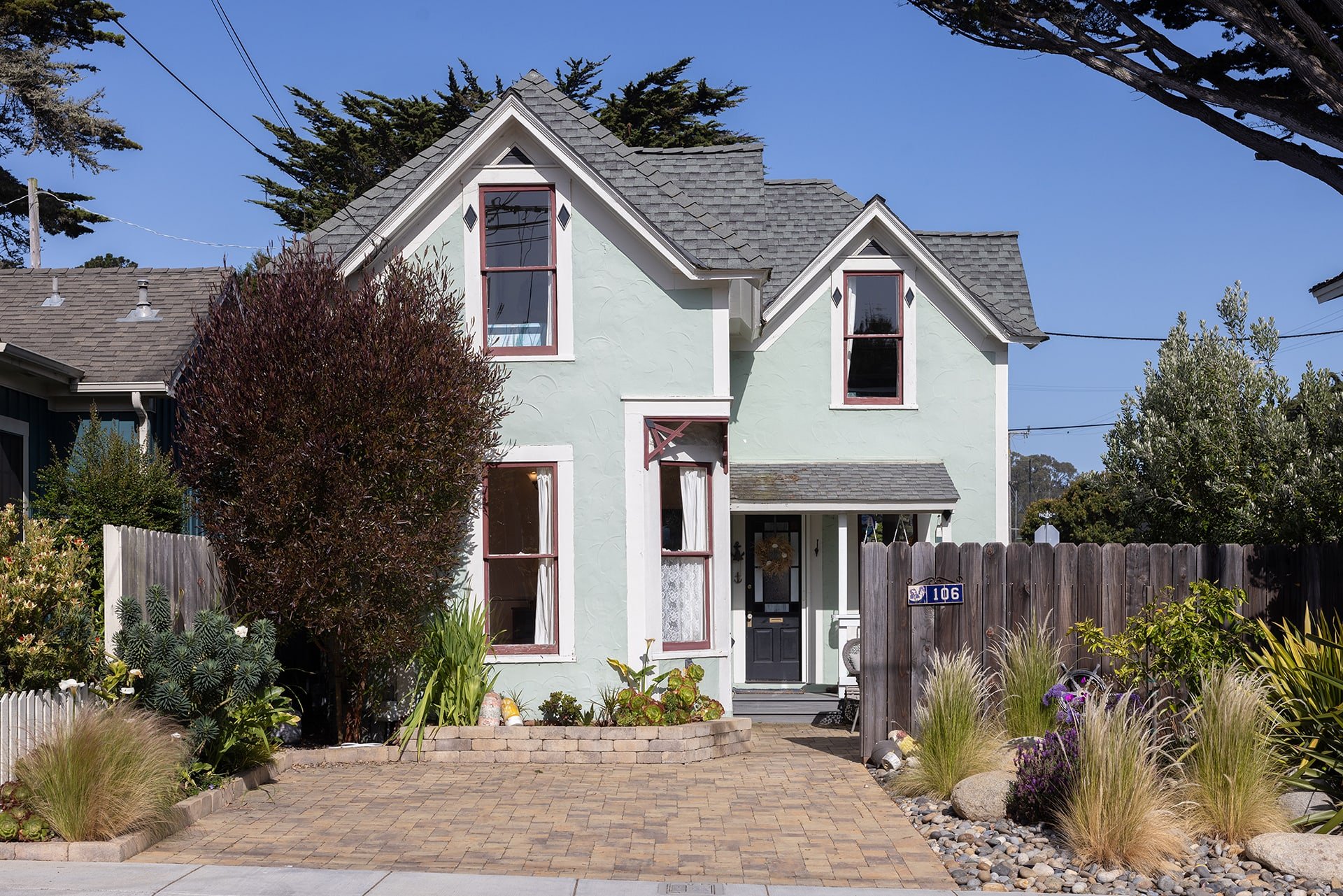 Timeless Victorian Cottage - 106 19th Street