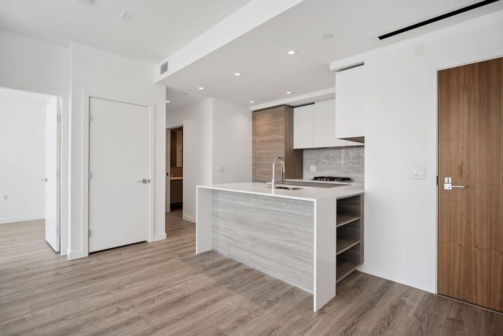 660 Quayside Drive 2401, New Westminster