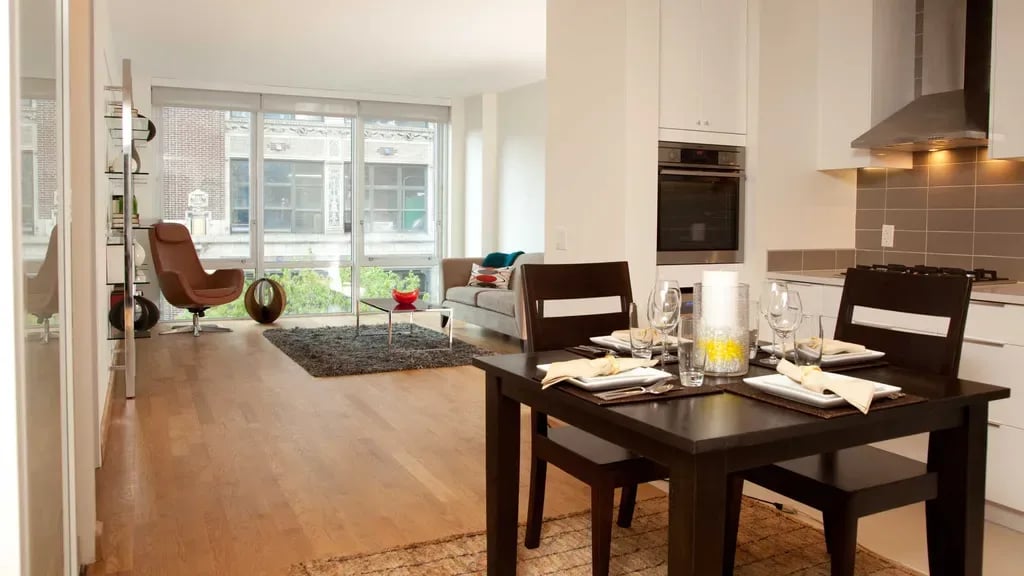 431 W 37th St, APT 8D