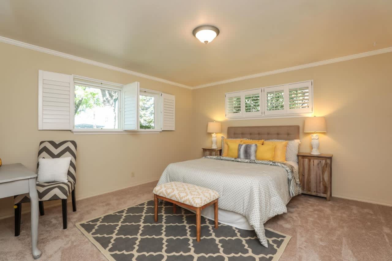 1211 Avalon Dr