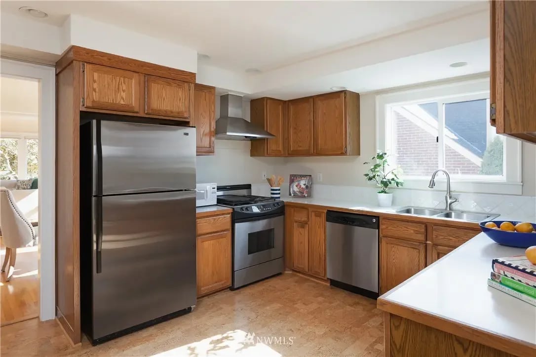 2907 11th Ave W