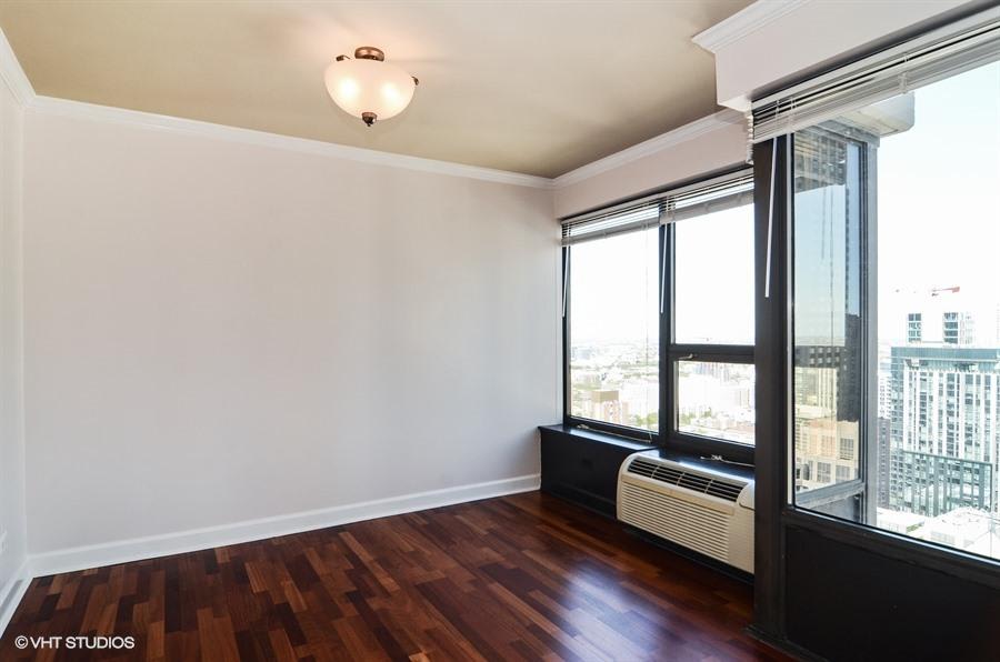 30 E Huron Unit 4609