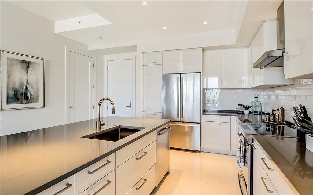 111 S Pineapple Ave #821
