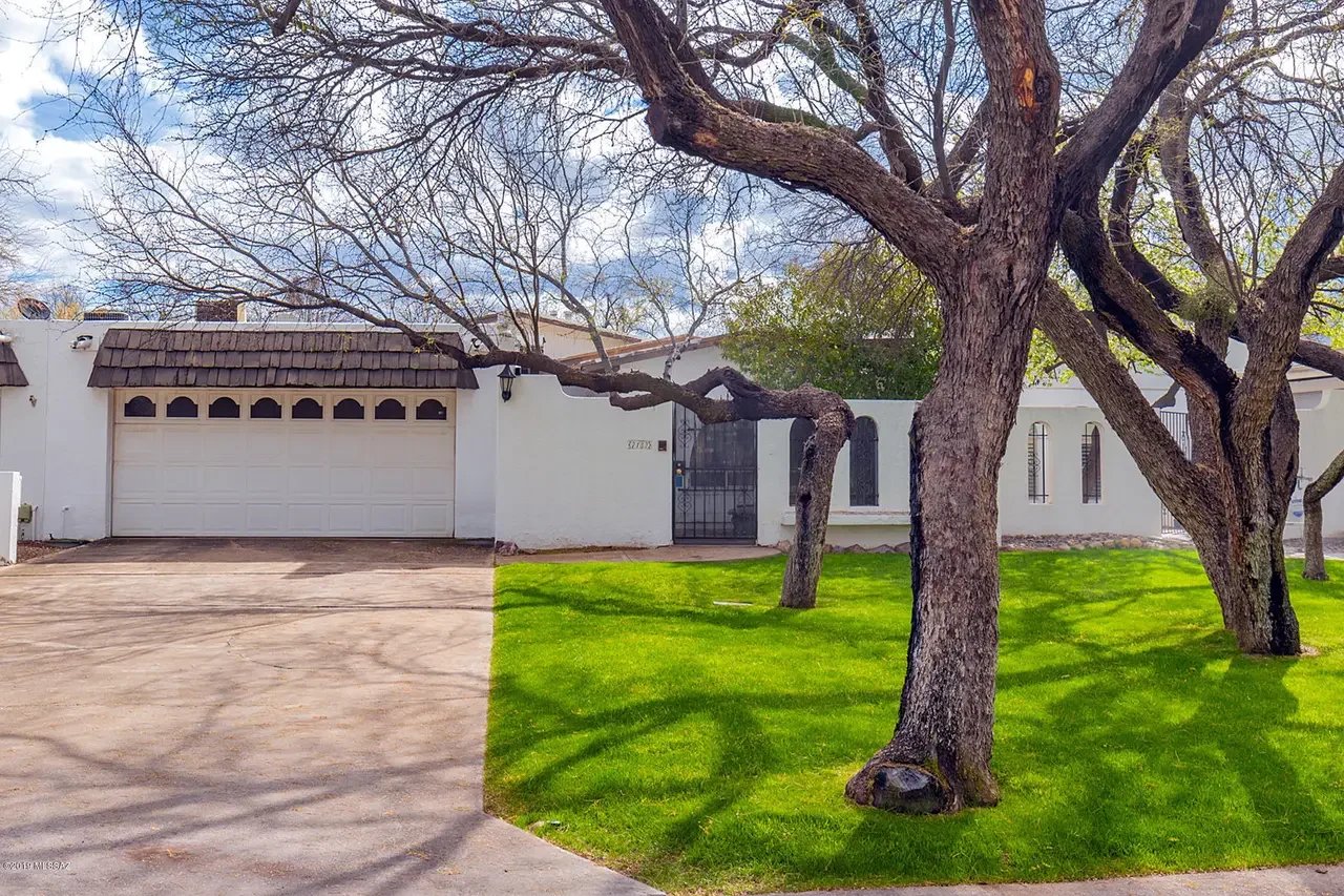 7132 E Sabino Vista Cir