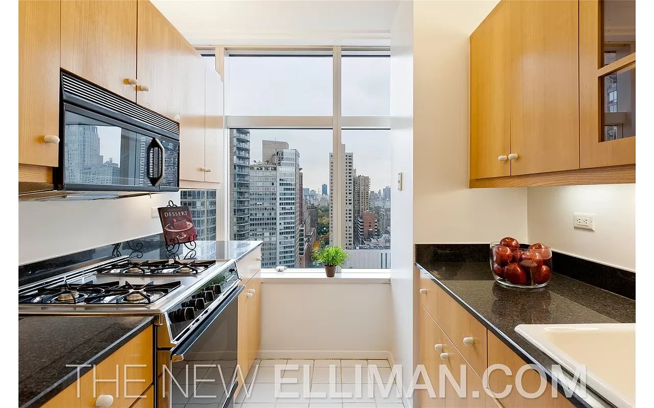 160 W 66th St, #26CD