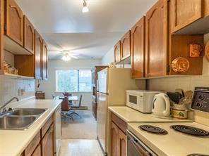 304-2360 James White Blvd, Sidney