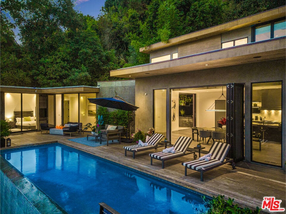 Majestic Oasis