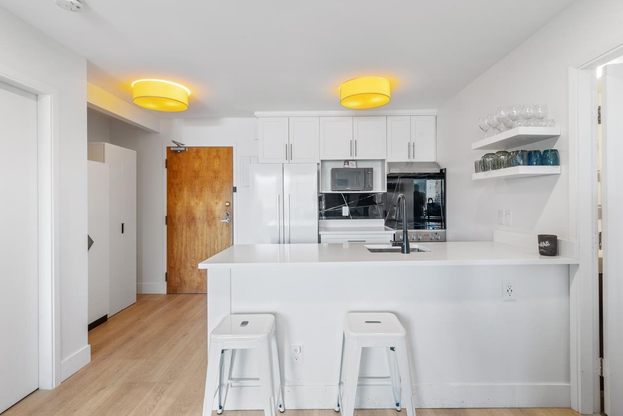 302-2458 York Ave