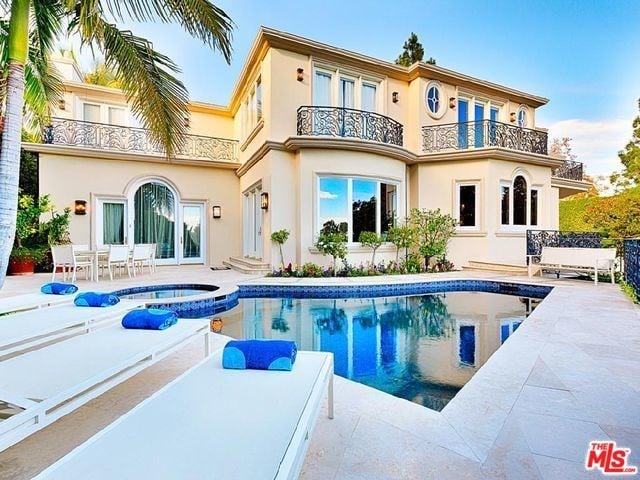 888 Toulon Dr