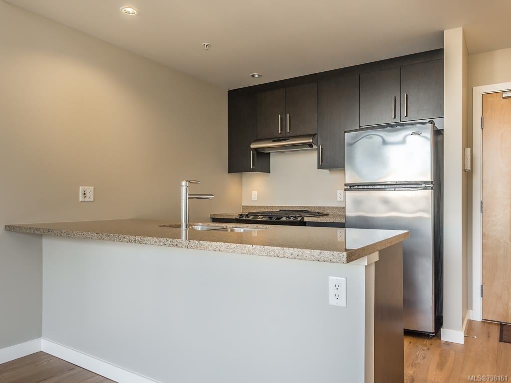 302-373 Tyee Rd